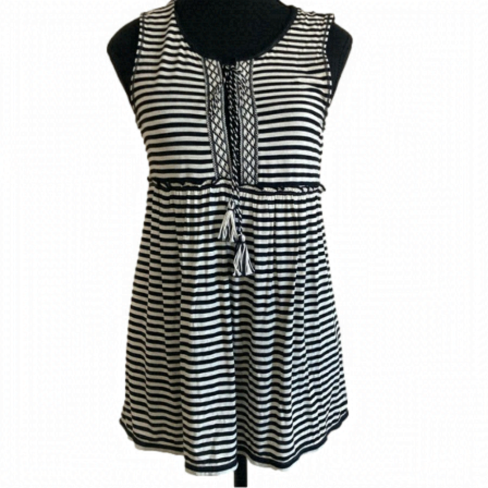 MAX Studio black & cream striped lace up sleeveless blouse. Size XS